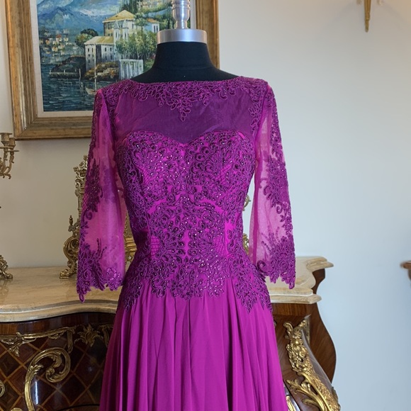 Women’s mother of bride embroidery evening gown - Picture 2 of 6